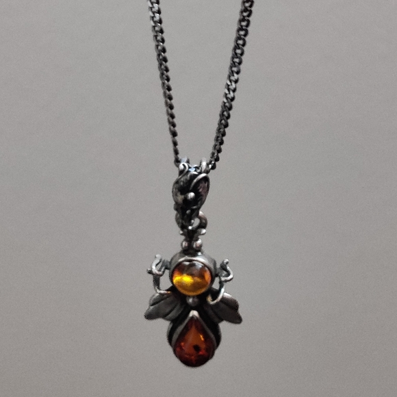 Vintage Baltic Amber Insect / Fly Pendant - Picture 12 of 16